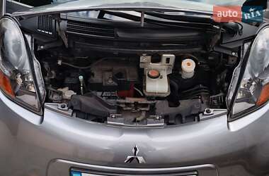 Хэтчбек Mitsubishi i-MiEV 2010 в 