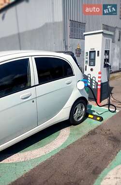 Хэтчбек Mitsubishi i-MiEV 2011 в 