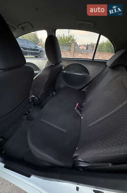 Хэтчбек Mitsubishi i-MiEV 2011 в 