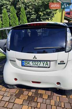 Хэтчбек Mitsubishi i-MiEV 2011 в 