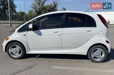 Хэтчбек Mitsubishi i-MiEV 2014 в 