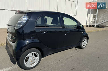 Хэтчбек Mitsubishi i-MiEV 2015 в 