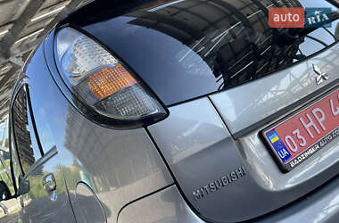 Хэтчбек Mitsubishi i-MiEV 2011 в 