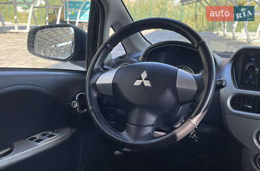 Хэтчбек Mitsubishi i-MiEV 2011 в 