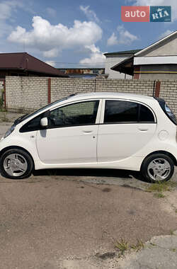 Хетчбек Mitsubishi i-MiEV 2015 в  фото 3 Хетчбек Mitsubishi i-MiEV 2015 в