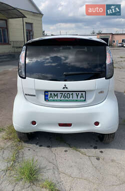 Хетчбек Mitsubishi i-MiEV 2015 в  фото 6 Хетчбек Mitsubishi i-MiEV 2015 в