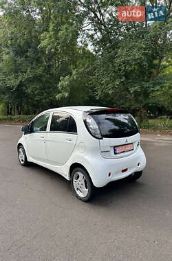 Хэтчбек Mitsubishi i-MiEV 2010 в 