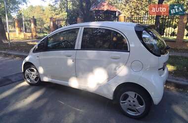 Хэтчбек Mitsubishi i-MiEV 2016 в 