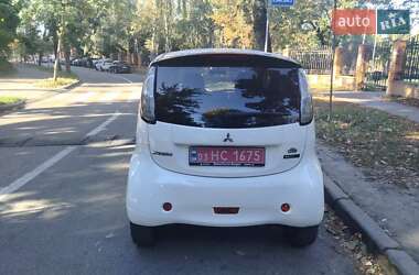 Хэтчбек Mitsubishi i-MiEV 2016 в 