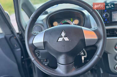 Хэтчбек Mitsubishi i-MiEV 2012 в 