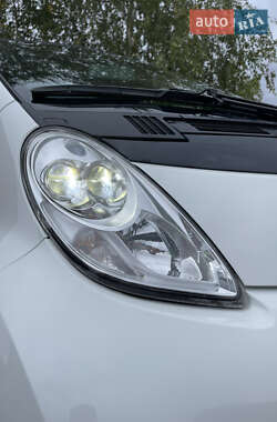 Хэтчбек Mitsubishi i-MiEV 2015 в 