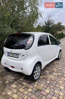 Хэтчбек Mitsubishi i-MiEV 2015 в 