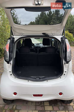 Хэтчбек Mitsubishi i-MiEV 2015 в 