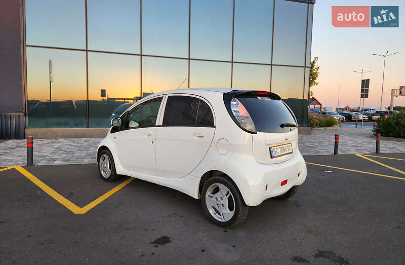 Хэтчбек Mitsubishi i-MiEV 2016 в Львове
