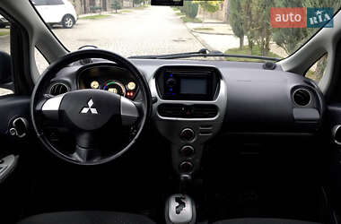 Хэтчбек Mitsubishi i-MiEV 2011 в 