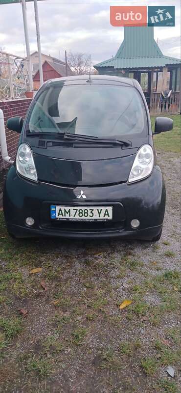 Хетчбек Mitsubishi i-MiEV 2012 в  фото Хетчбек Mitsubishi i-MiEV 2012 в