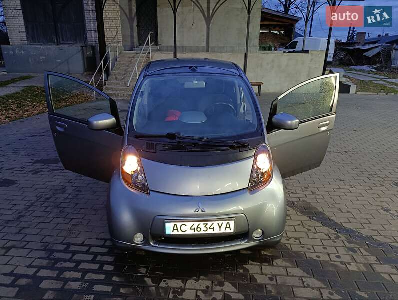 Хэтчбек Mitsubishi i-MiEV 2011 в Киверцах