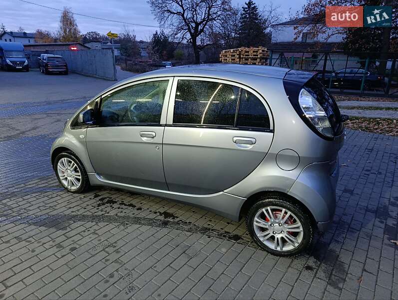 Хэтчбек Mitsubishi i-MiEV 2011 в Киверцах