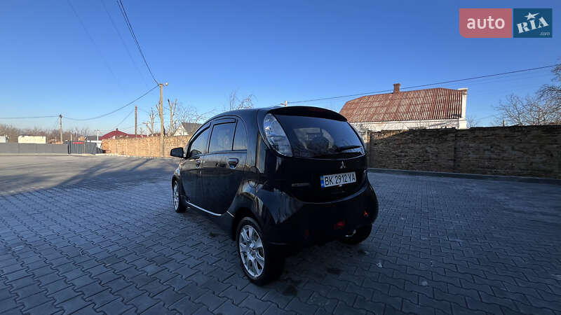 Хэтчбек Mitsubishi i-MiEV 2015 в Дубно