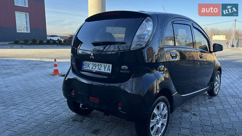 Хэтчбек Mitsubishi i-MiEV 2015 в Дубно