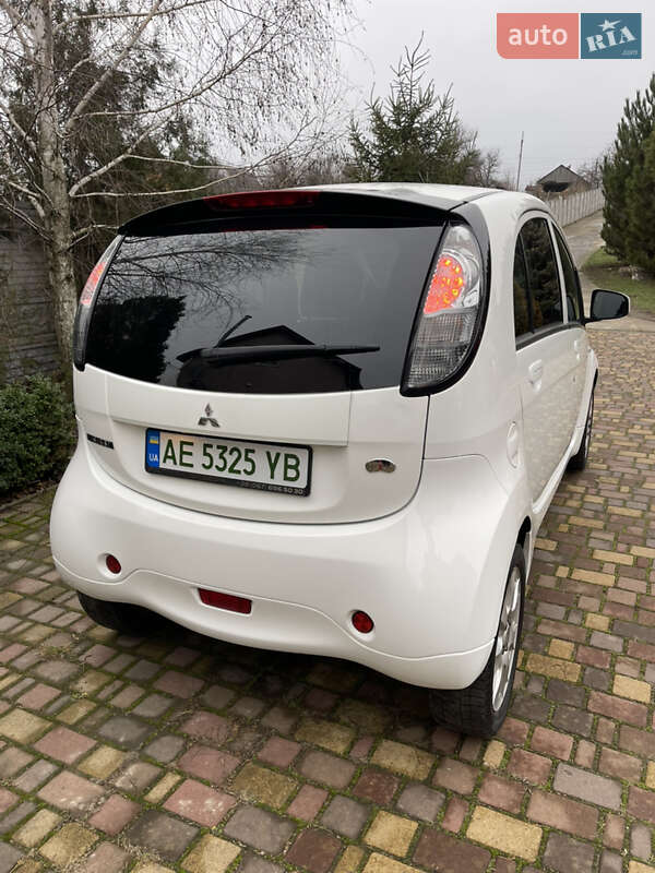 Хэтчбек Mitsubishi i-MiEV 2015 в Днепре