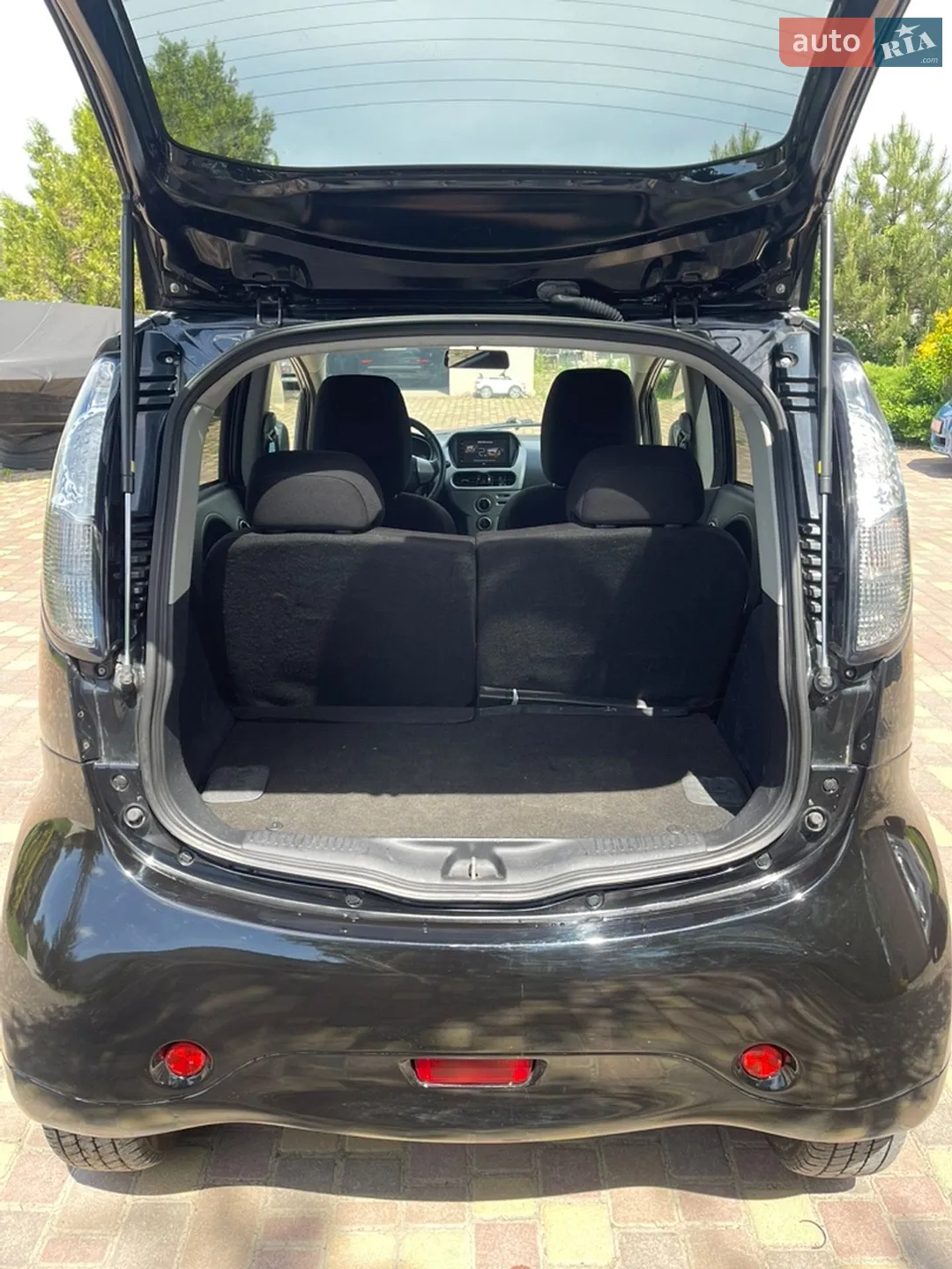 2011 Mitsubishi i-MiEV - мініатюра 10