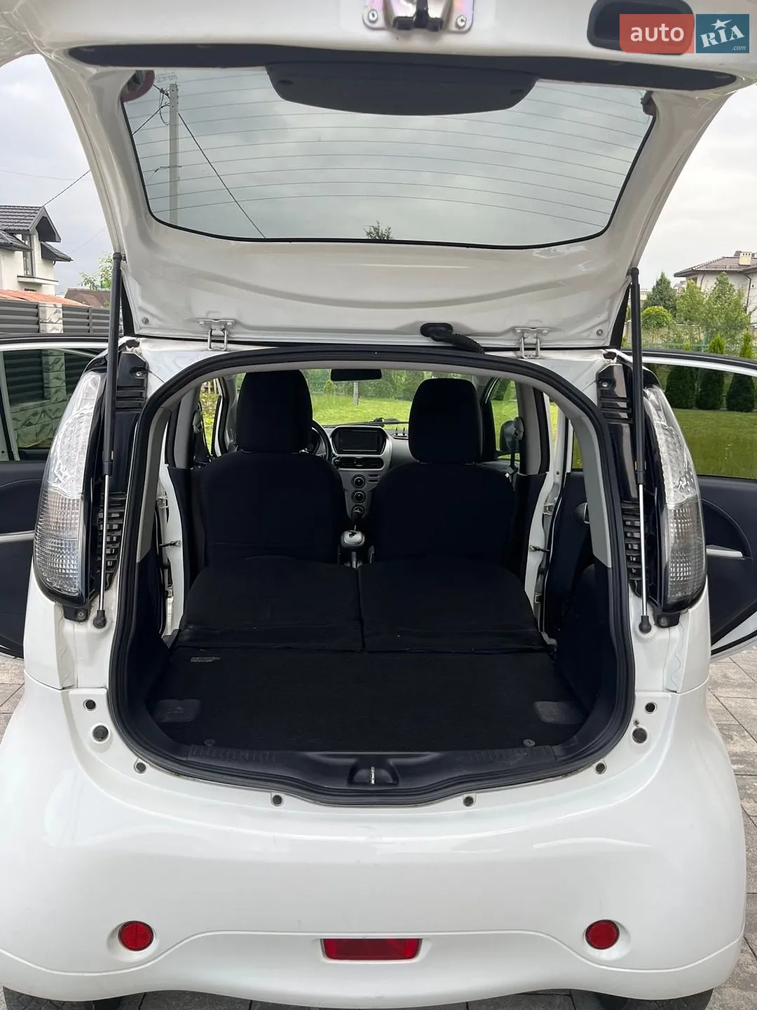 2011 Mitsubishi i-MiEV - мініатюра 15