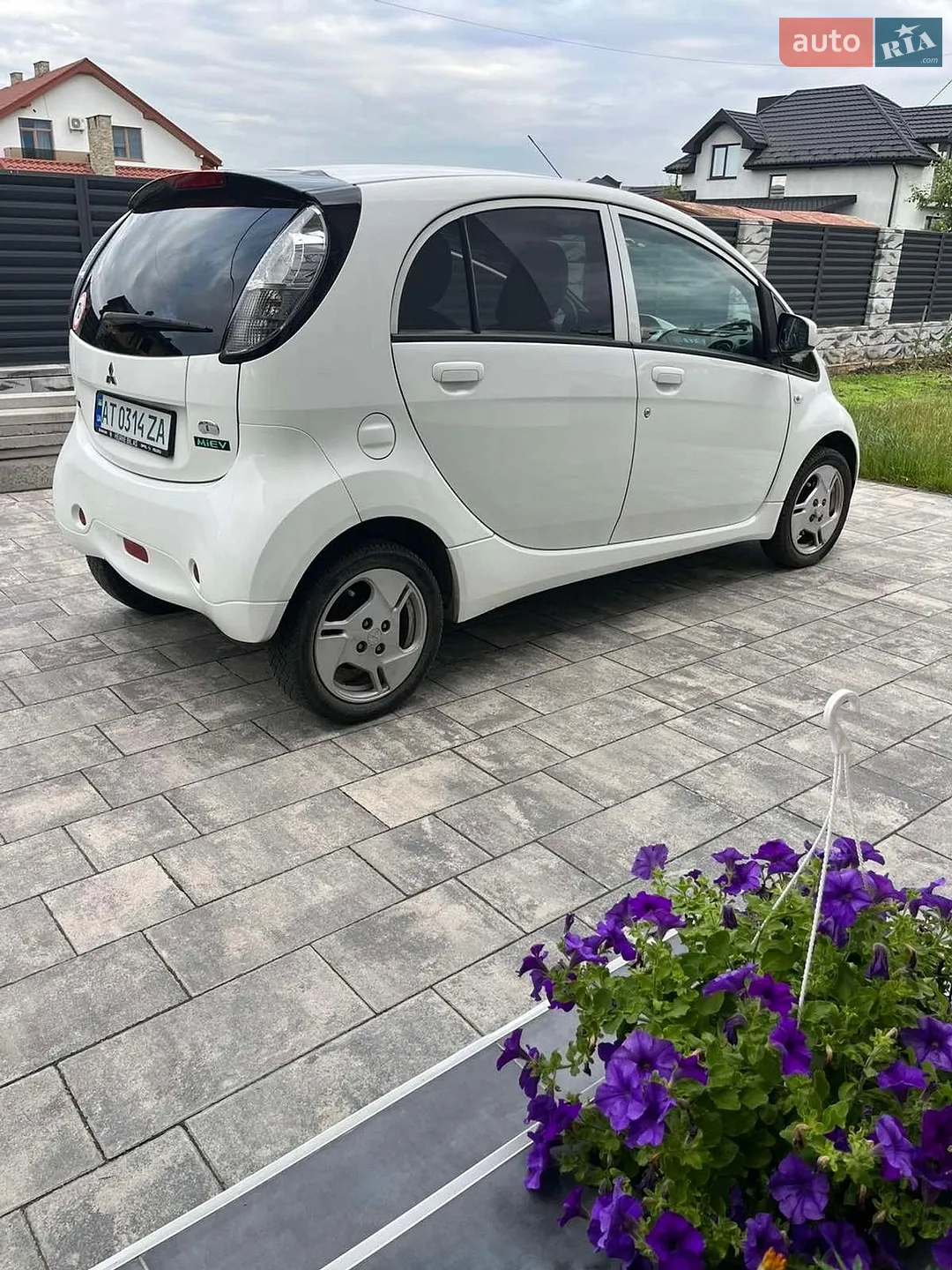 2011 Mitsubishi i-MiEV - мініатюра 10