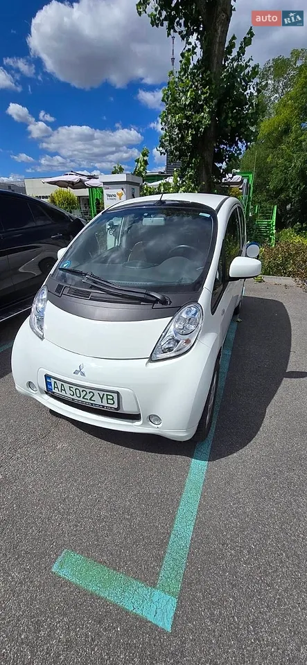 2015 Mitsubishi i-MiEV - мініатюра 18