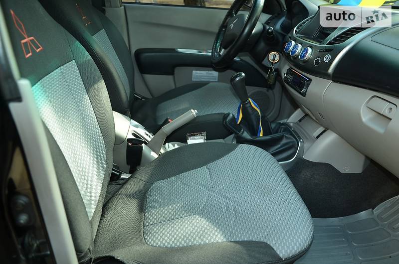 Внедорожник / Кроссовер Mitsubishi L 200 2008 в Кривом Роге