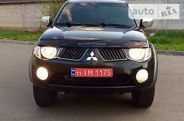 Внедорожник / Кроссовер Mitsubishi L 200 2009 в Киеве