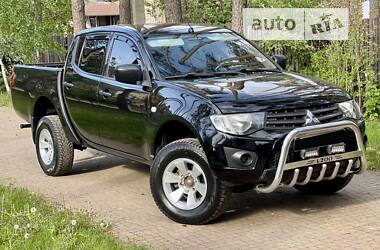 Внедорожник / Кроссовер Mitsubishi L 200 2013 в Киеве