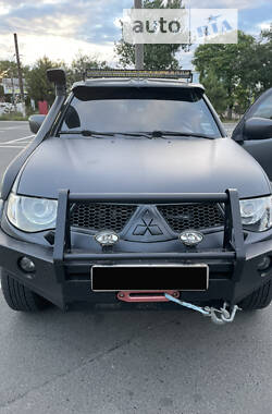 Mitsubishi L 200 2011