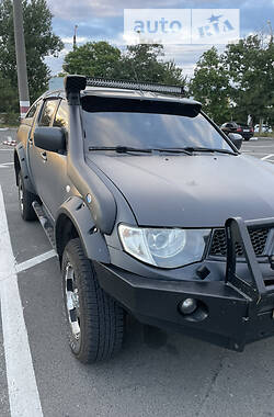 Внедорожник / Кроссовер Mitsubishi L 200 2011 в Одессе