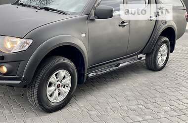 Внедорожник / Кроссовер Mitsubishi L 200 2012 в Одессе