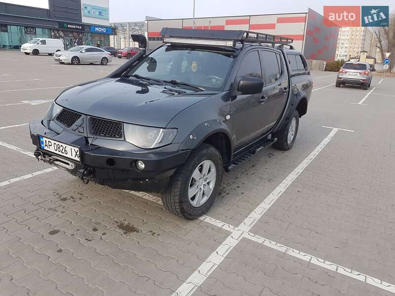 Mitsubishi L 200 2011