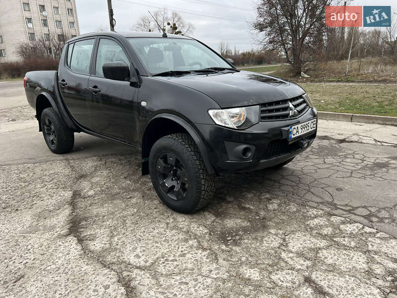 Mitsubishi L 200 2011