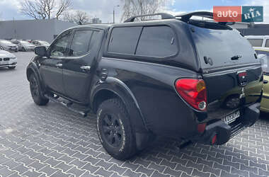 Пікап Mitsubishi L 200 2011 в 