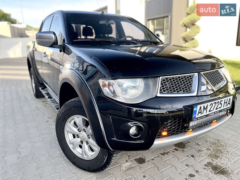 Пікап Mitsubishi L 200 2012 в 