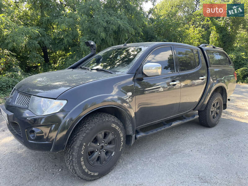 Пикап Mitsubishi L 200 2011 в Киеве