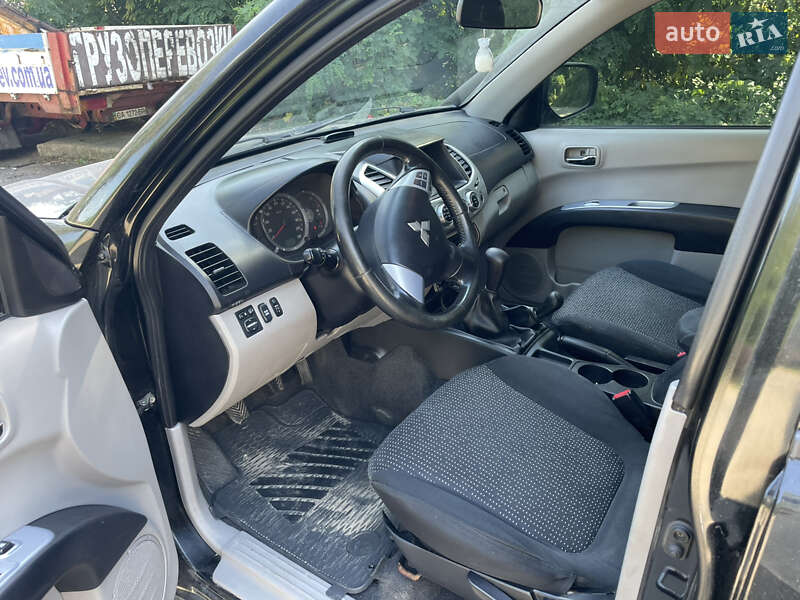 Пикап Mitsubishi L 200 2011 в Киеве