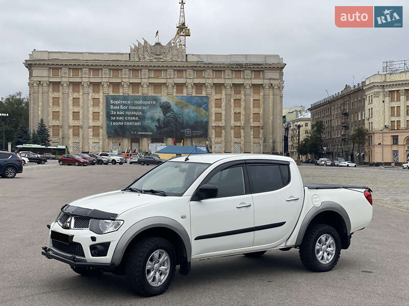 Mitsubishi L 200 2012