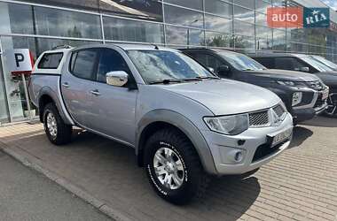 Пикап Mitsubishi L 200 2012 в 