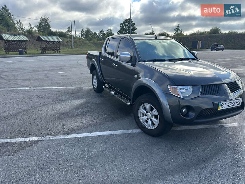 Пикап Mitsubishi L 200 2011 в Полтаве