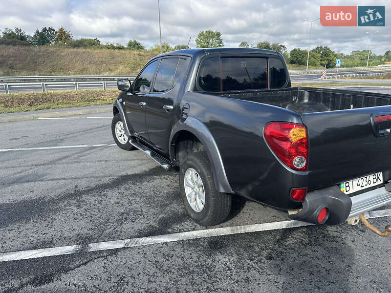 Пикап Mitsubishi L 200 2011 в Полтаве