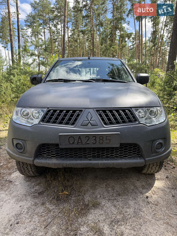 Mitsubishi L 200 2010