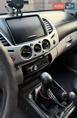 Пикап Mitsubishi L 200 2011 в 