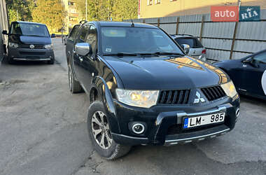 Mitsubishi L 200 2011