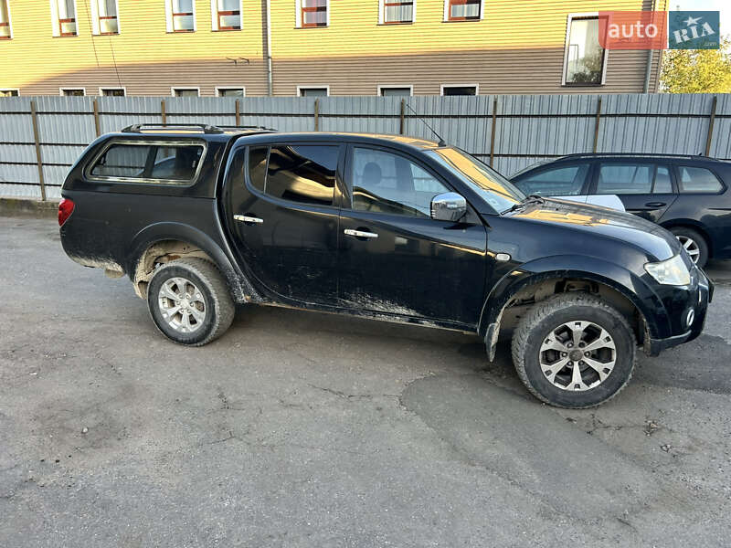 Пикап Mitsubishi L 200 2011 в Киеве