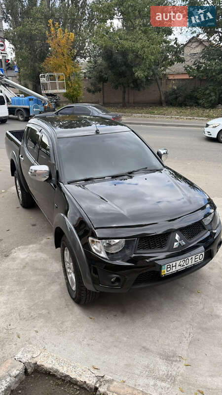 Mitsubishi L 200 2013